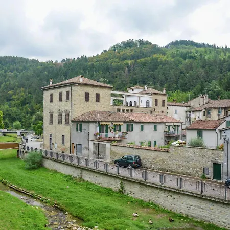 Sprawling With Breathtaking Views In Emilia-romagna Tredozio