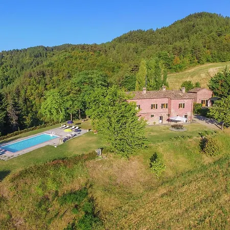 Sprawling With Breathtaking Views In Emilia-romagna Tredozio