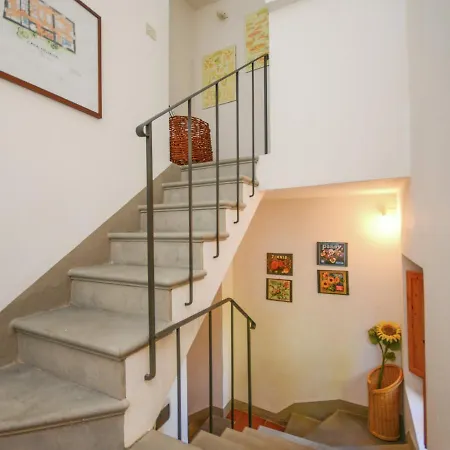 Sprawling With Breathtaking Views In Emilia-romagna Tredozio