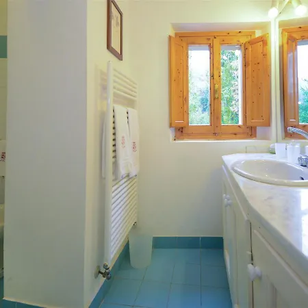 Sprawling With Breathtaking Views In Emilia-romagna Tredozio