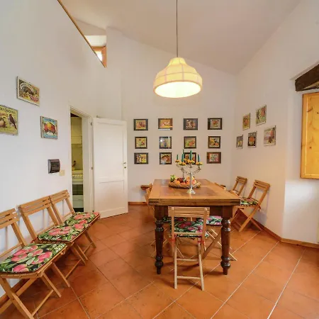 Sprawling With Breathtaking Views In Emilia-romagna Tredozio